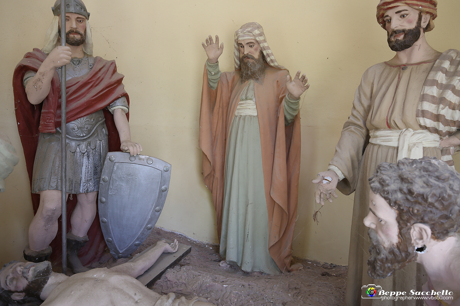 VBS_6757 - I Piloni della Via Crucis del Sacro Monte di Montà d'Alba.jpg